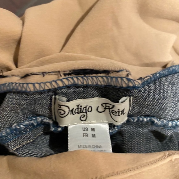 Motherhood Maternity and A Pea in the Pod: Short and Shirt Bundle Size Medium - Picture 4 of 10